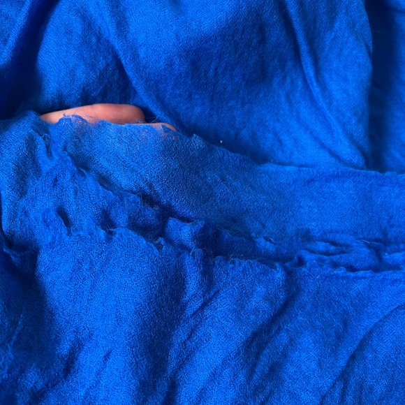 Electric Blue 100 percent wool scarf/wrap - Picture 6 of 7